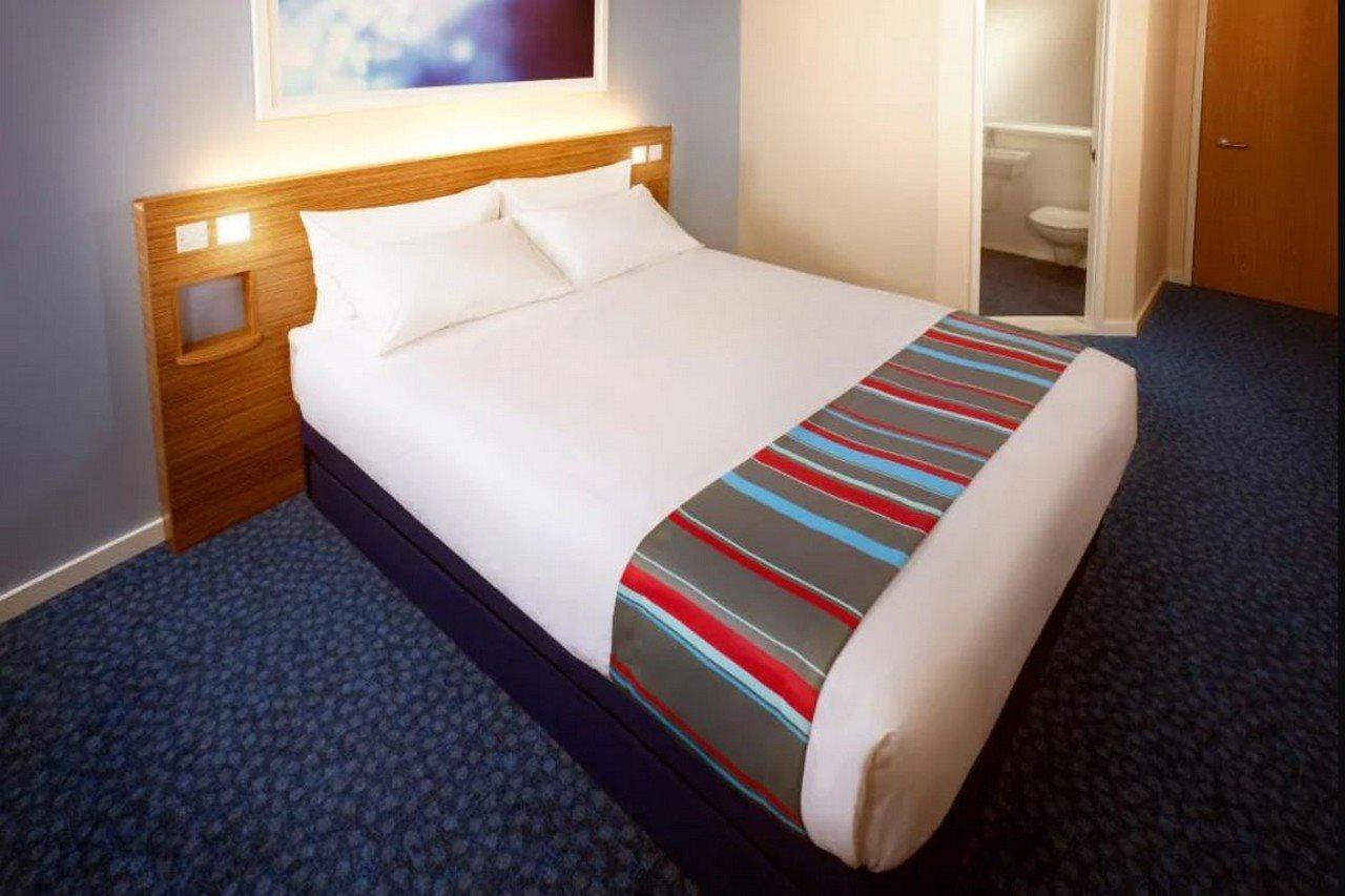 Travelodge London Teddington Dış mekan fotoğraf