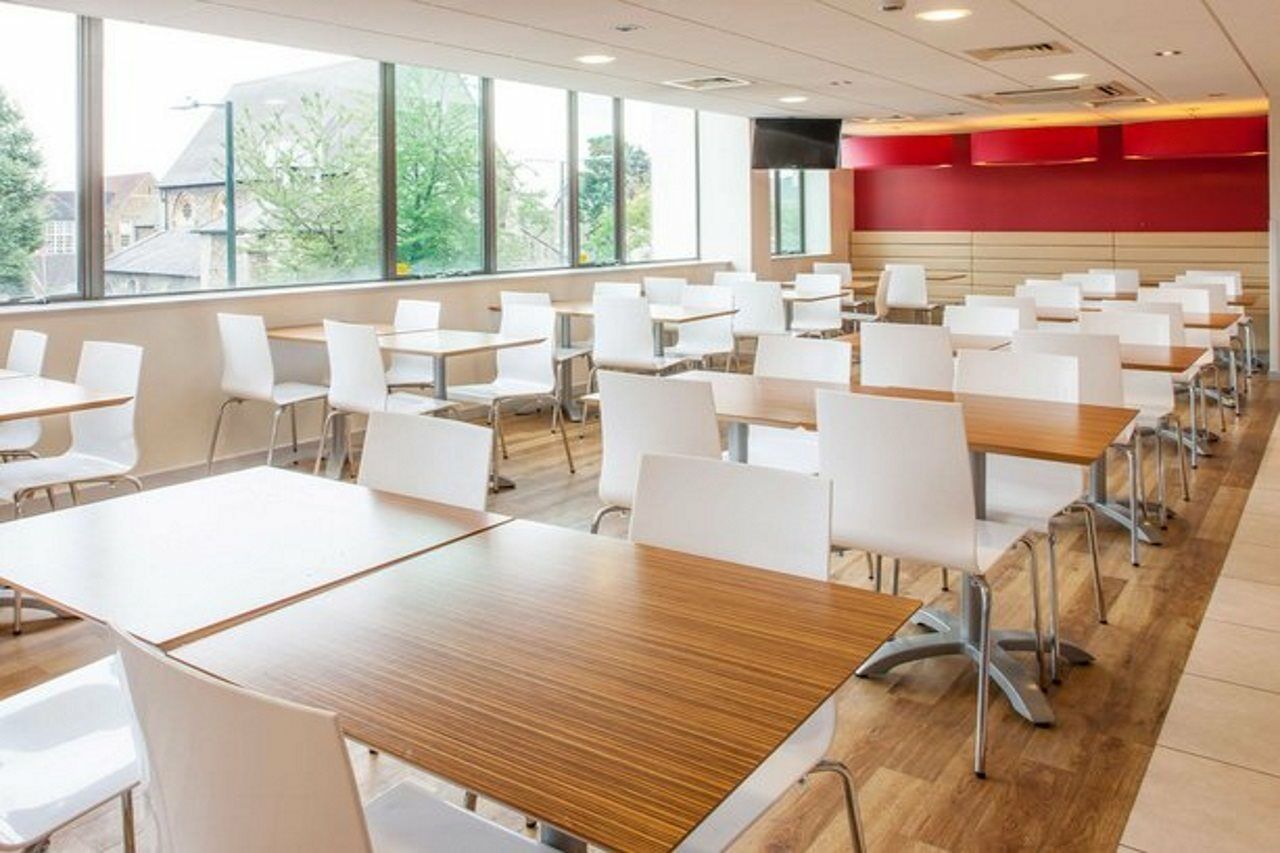 Travelodge London Teddington Dış mekan fotoğraf
